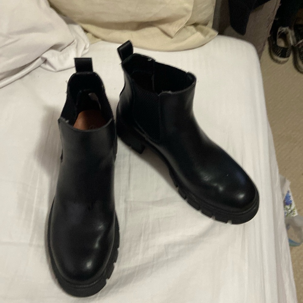 Vepose Boots never been used size 7
